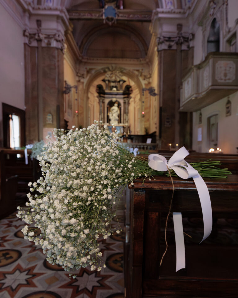Composizione Matrimonio tonalità pastello dettaglio Boquette per segnaposto